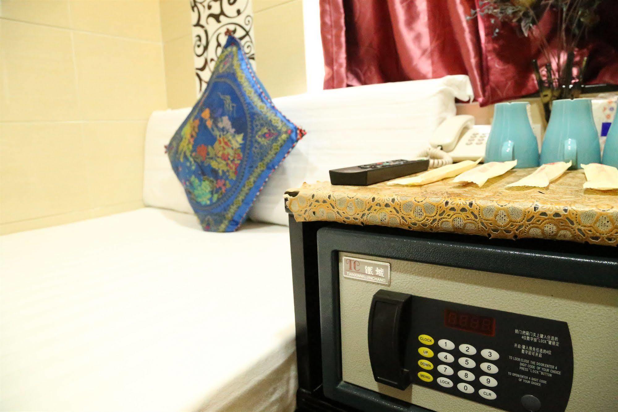 Everest Inn Guest House Гонконг Экстерьер фото